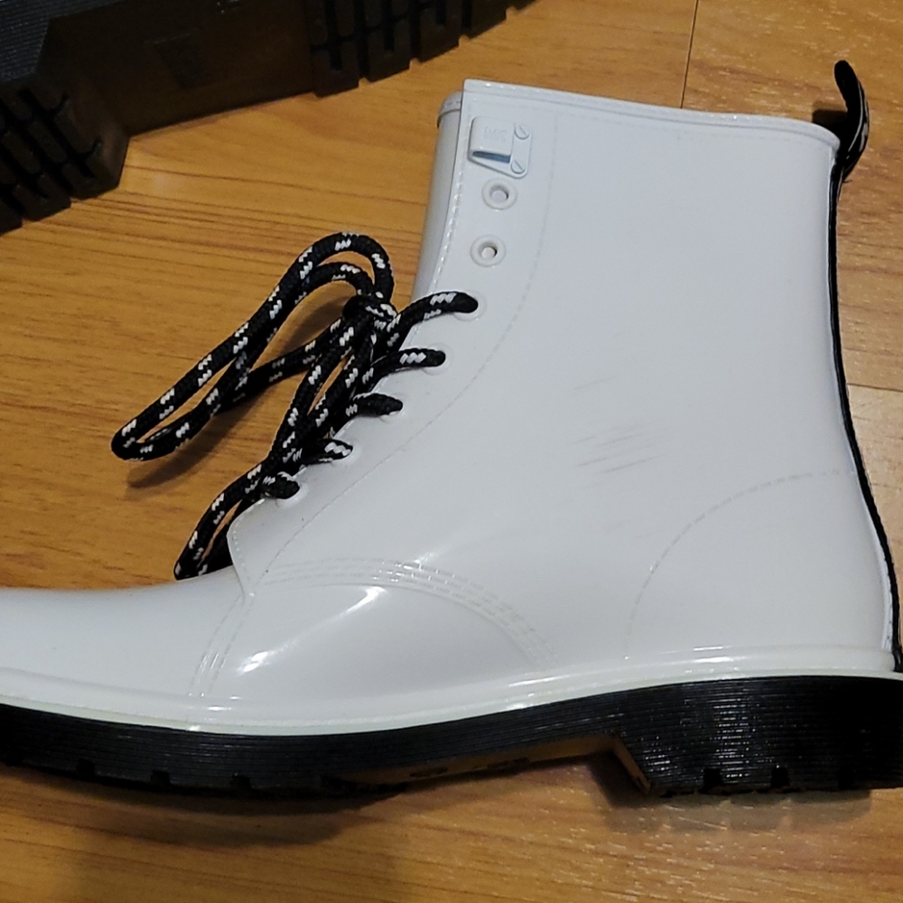 Michael Kors Boots - Picture 3 of 9